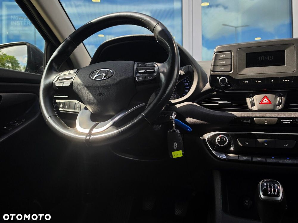 Hyundai i30 1.6 D Classic + - 12