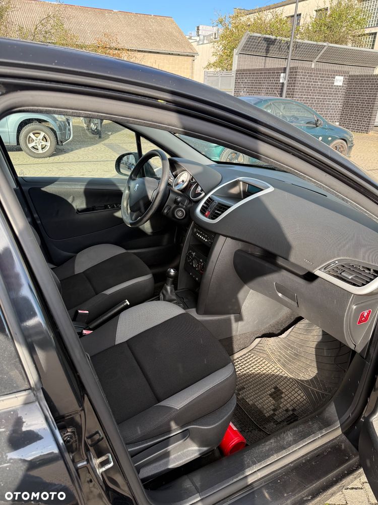 Peugeot 207 - 8
