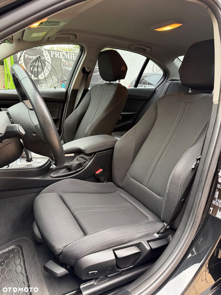 BMW Seria 3 320d Efficient Dynamic Edition Sport Line - 24