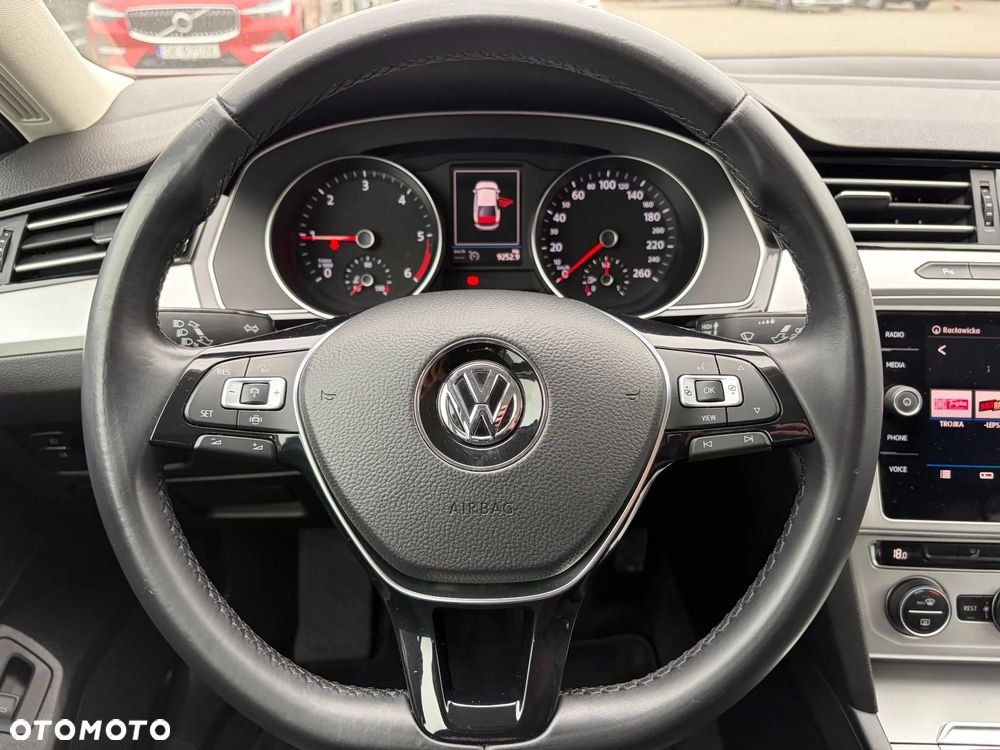 Volkswagen Passat 2.0 TDI SCR Comfortline - 14