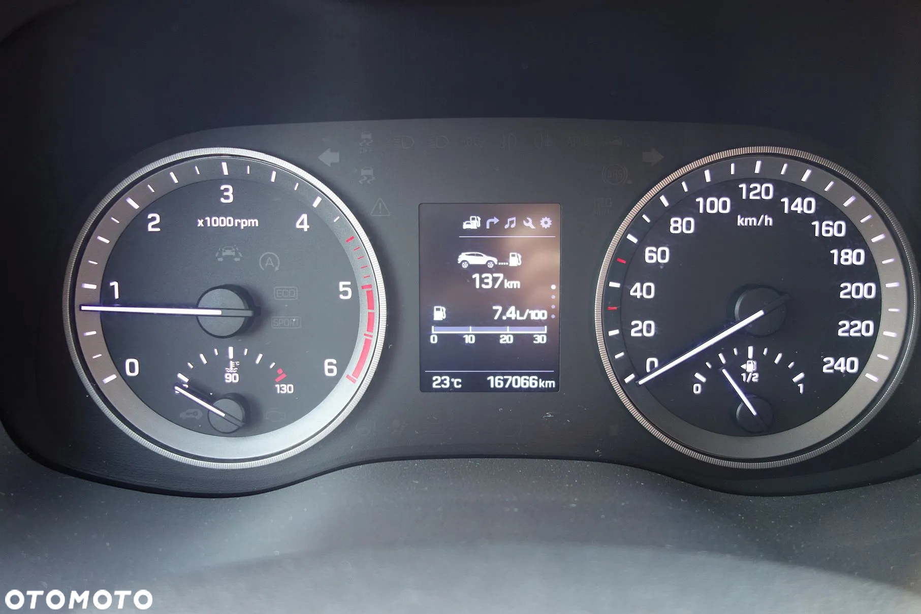 Hyundai Tucson 1.7 CRDI BlueDrive Style 2WD - 25