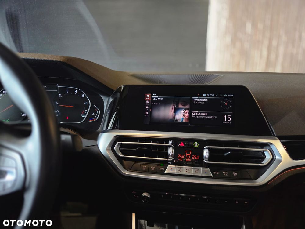 BMW Seria 3 318i Sport Line - 11