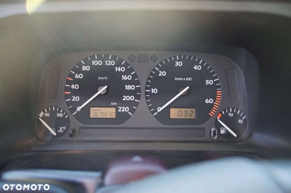 Auto na części - Volkswagen Golf III 1.4 8V 60 KM AEX DGL LB9A 1996R Silnik Skrzynia Drzwi Szyba Lusterko Błotnik Klapa Zderzak Deska Kokpit Sterownik Moduł Czujnik Licznik Kierownica - 10