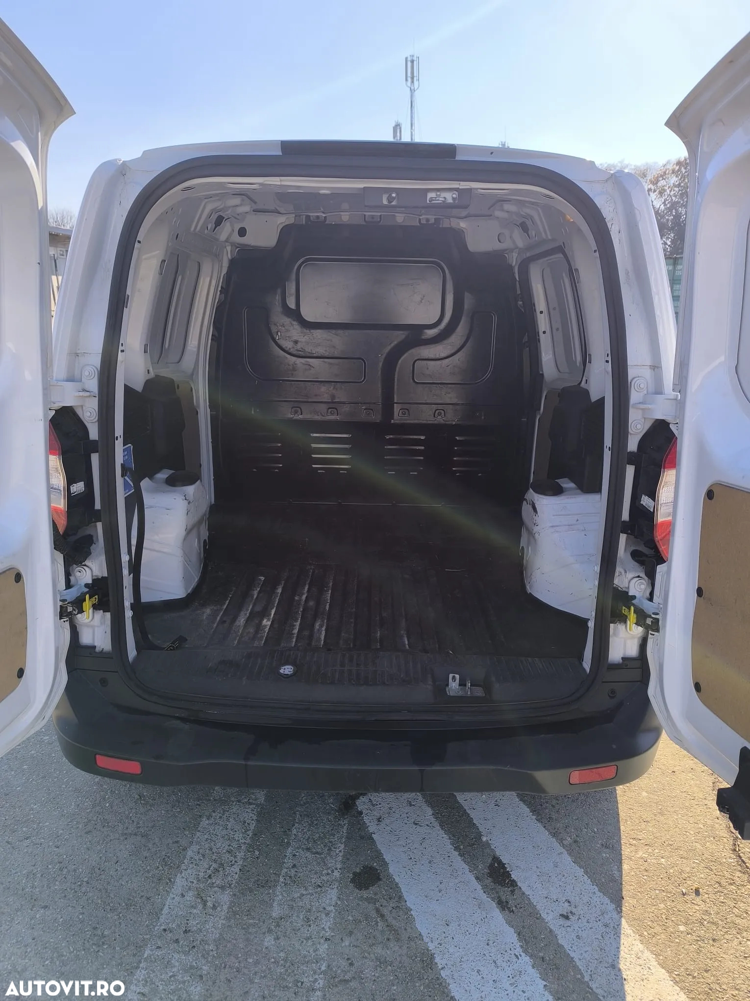 Ford Transit Courier 1.5 TDCi L1 Kombi Commercial Ambiente - 11