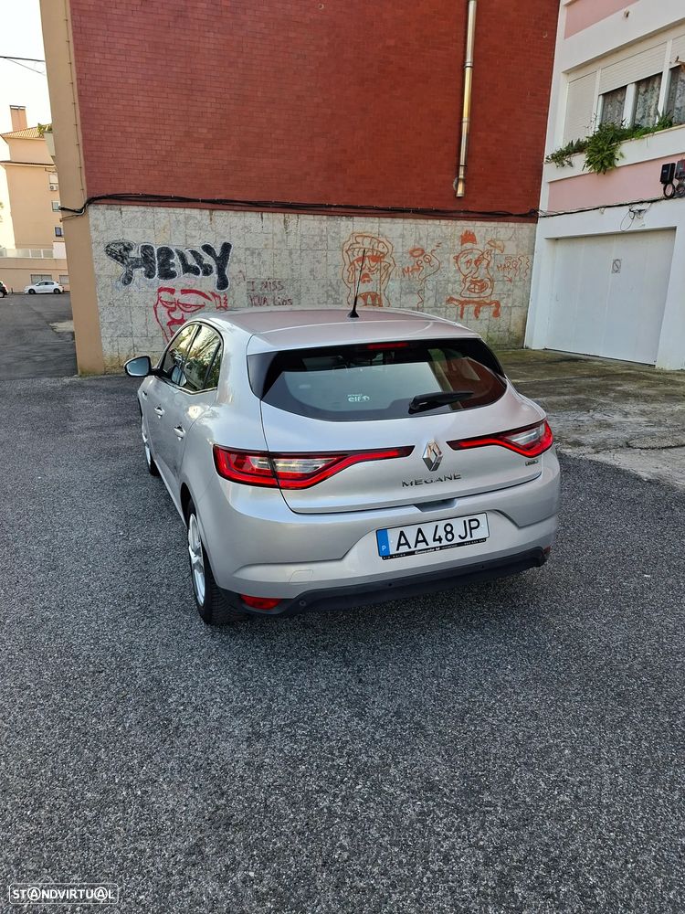 Renault Mégane 1.5 dCi Zen ECO - 12