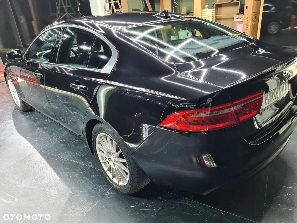 Jaguar XE 2.0 D Prestige - 22