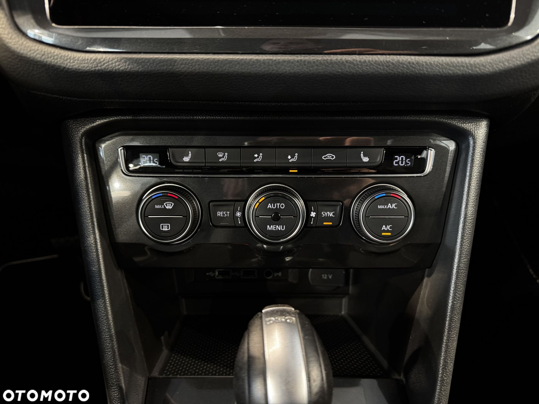 Volkswagen Tiguan - 26