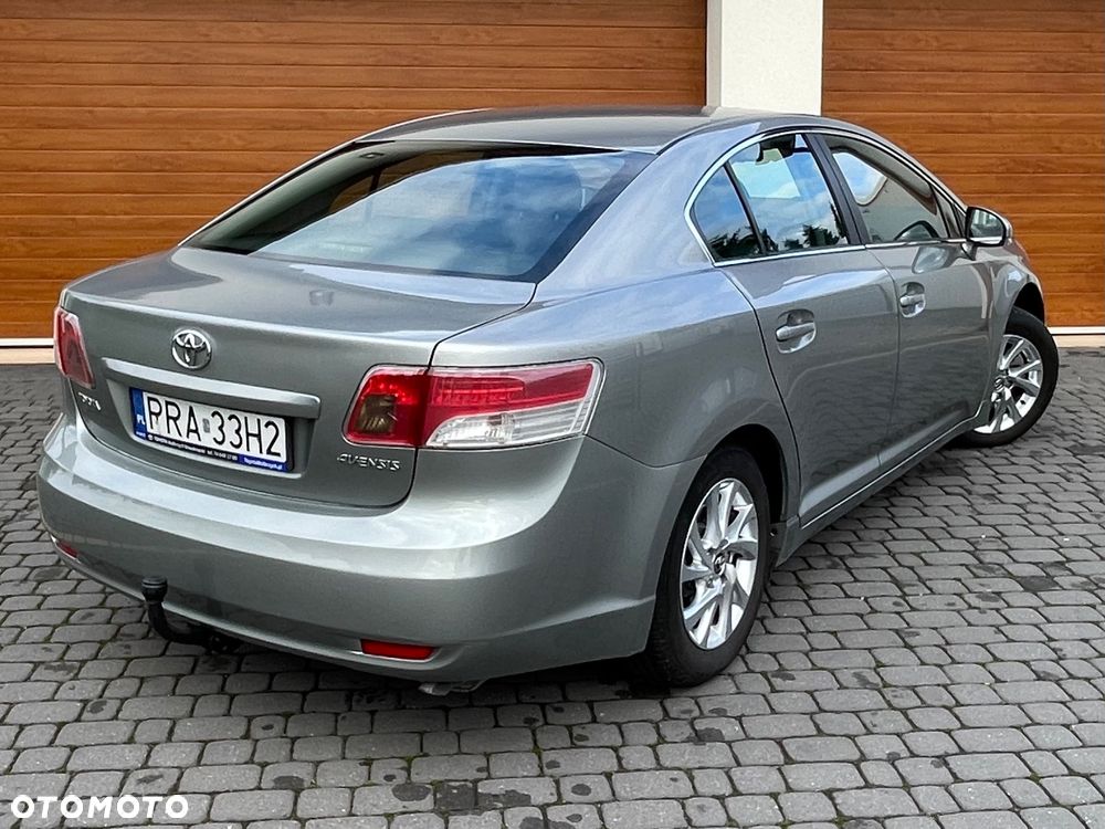 Toyota Avensis - 4