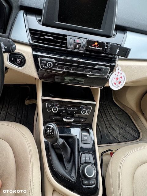 BMW Seria 2 218d - 10