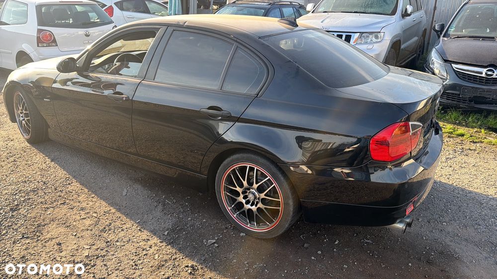 BMW 3 Series 2005 photo 2