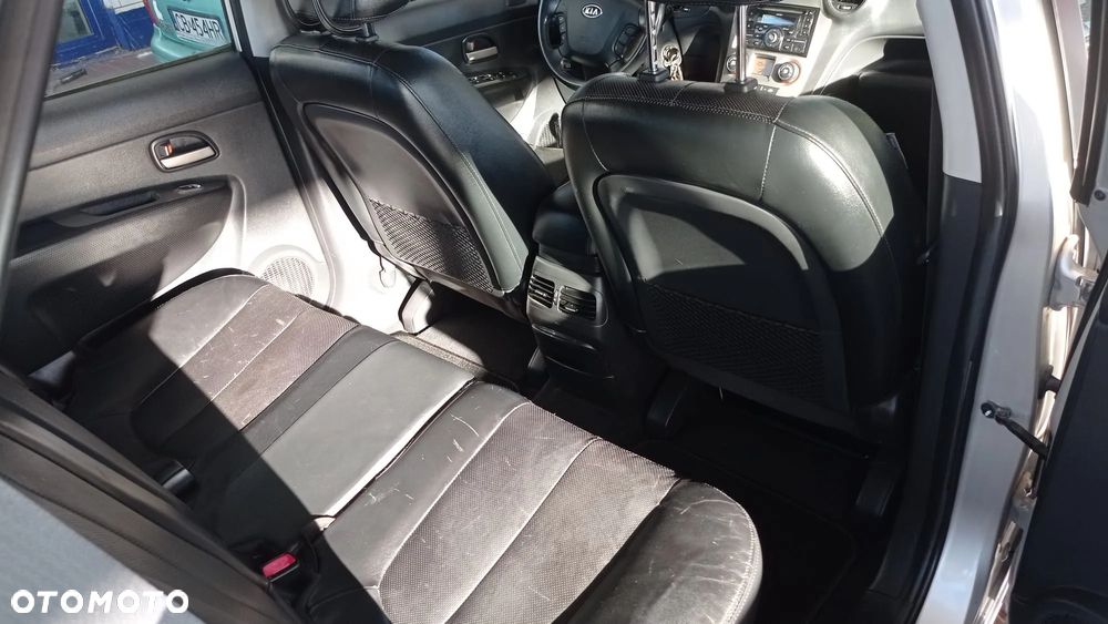 Kia Carens 2.0 CVVT EX - 12