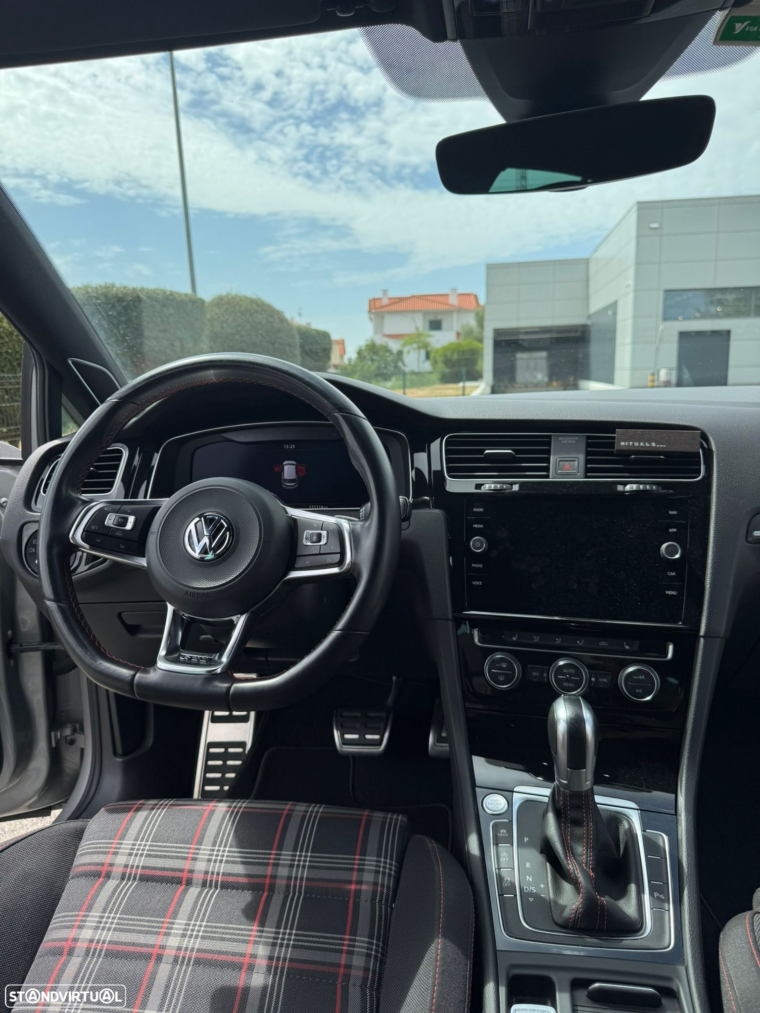 VW Golf 2.0 TSI GTI DSG Performance - 11