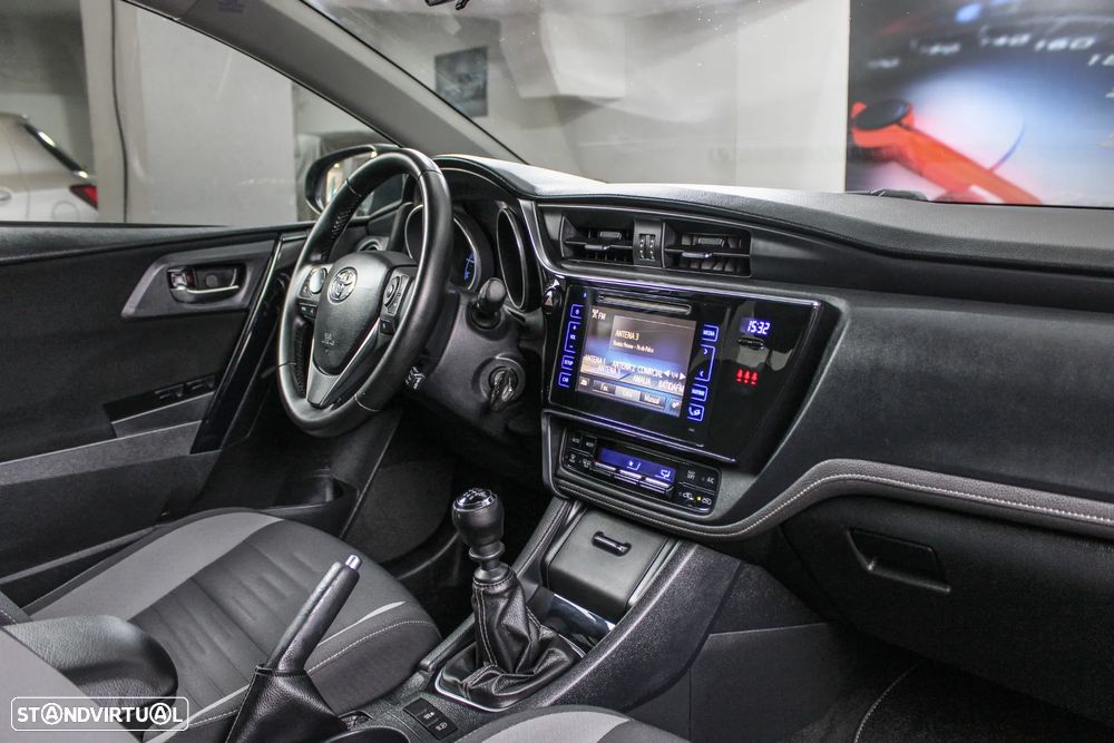 Toyota Auris Touring Sports 1.4 D-4D Comfort - 23