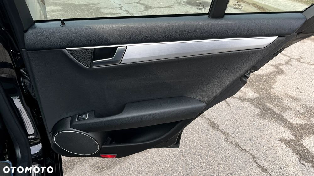 Mercedes-Benz Klasa C 180 BlueEFFICIENCY 7G-TRONIC Avantgarde - 30