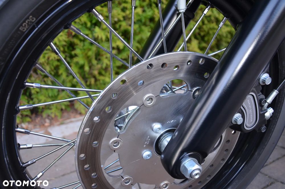 Harley-Davidson Dyna Street Bob - 25