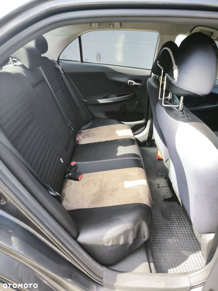 Toyota Corolla - 10