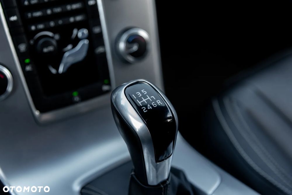 Volvo V60 D2 Kinetic - 29