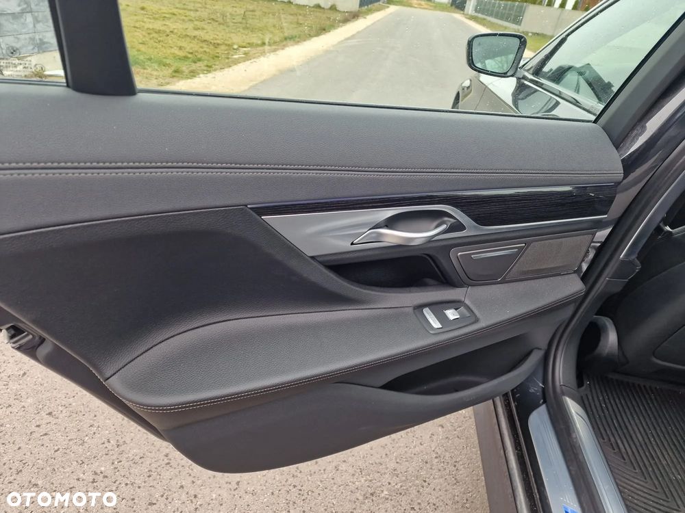 BMW Seria 7 ver-740li - 13