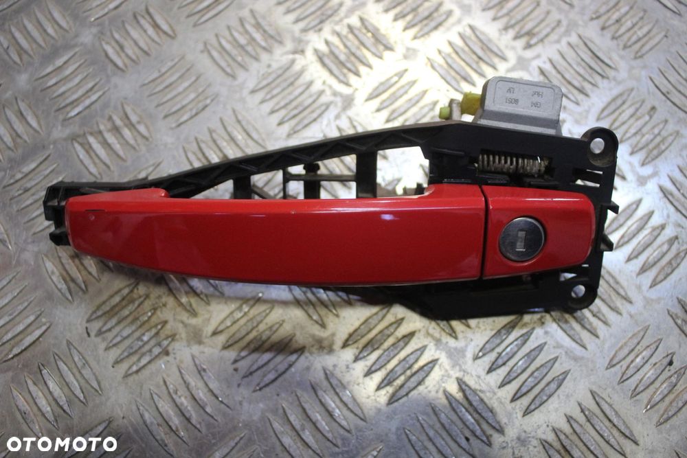 KLAMKA DRZWI LEWY PRZÓD Z547 OPEL CORSA D