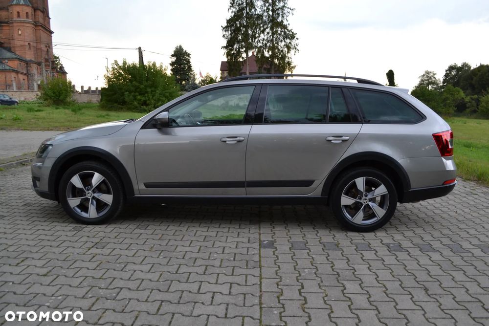 Skoda Octavia Combi 2.0 TDI 4x4 DSG Scout - 8