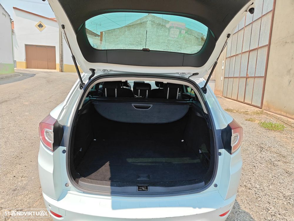 Renault Mégane Sport Tourer ST Line - 11