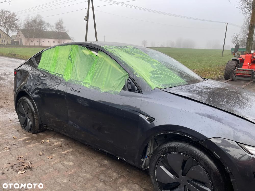 Tesla Y - 21