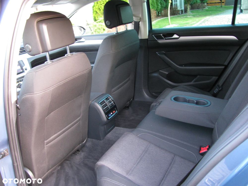 Volkswagen Passat 2.0 TDI SCR DSG Comfortline - 28
