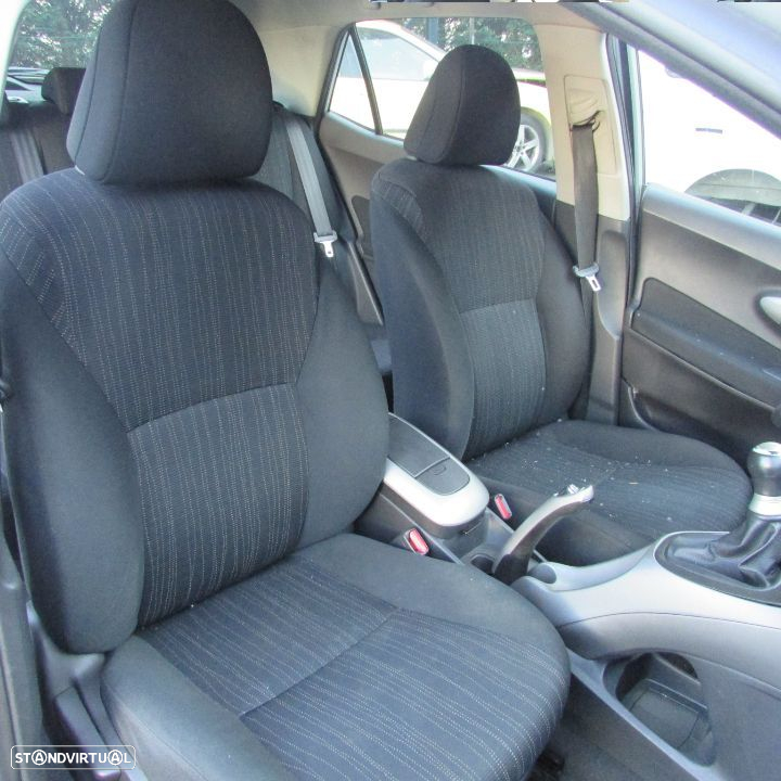 Toyota Auris 1.4 D-4D (90cv) de 2007 - Peças Usadas (7370) - 6