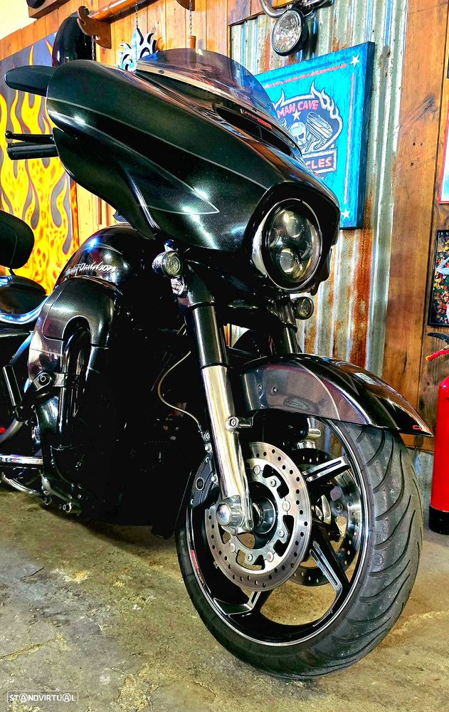 Harley-Davidson STREET GLIDE 114 CVO - 6