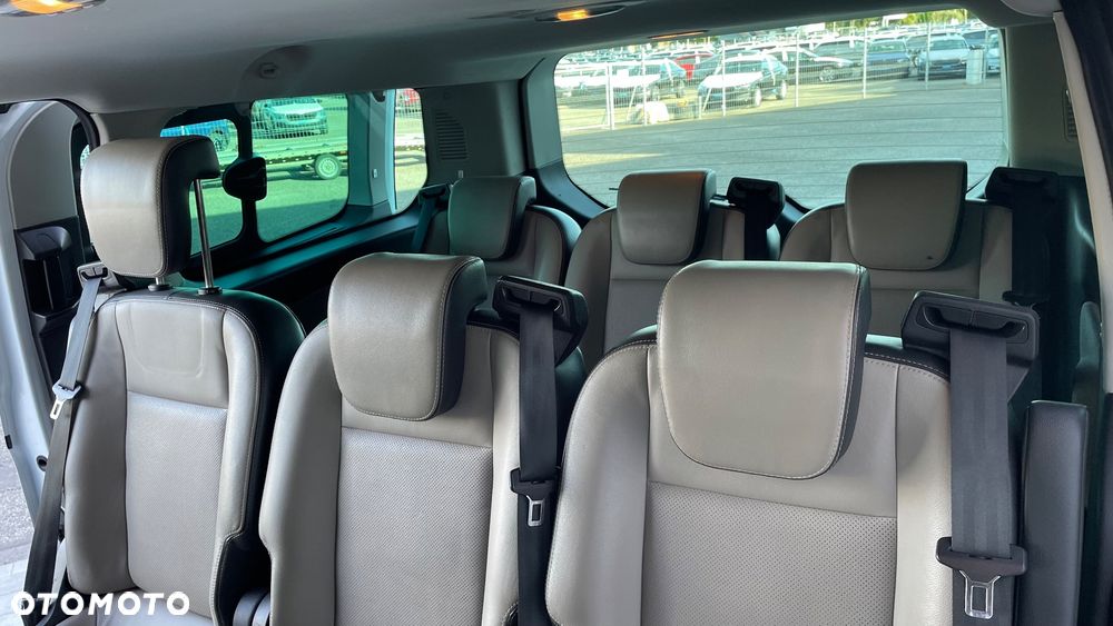 Ford Tourneo Custom - 12