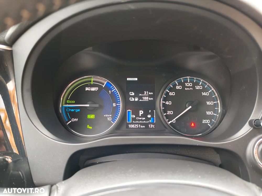 Mitsubishi Outlander PHEV 2.4 L 4X4 Instyle+ - 22