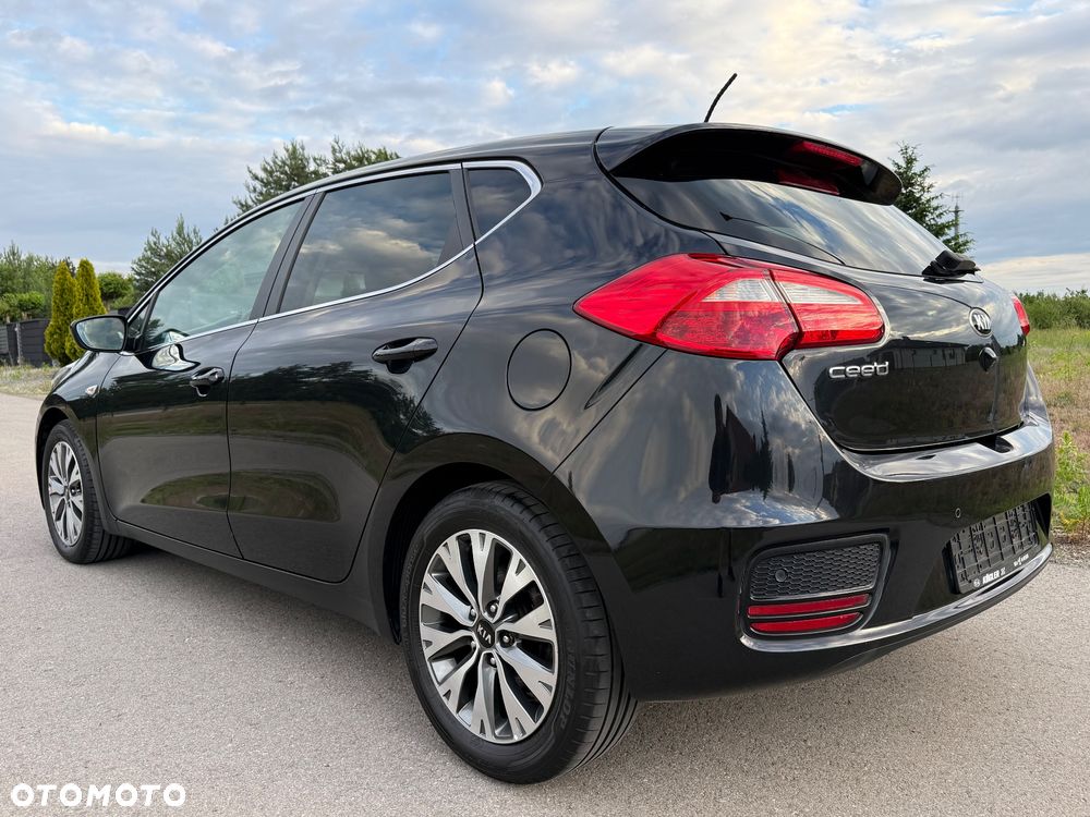 Kia Ceed 1.6 CRDi 136 ISG UEFA EURO 2016 - 3