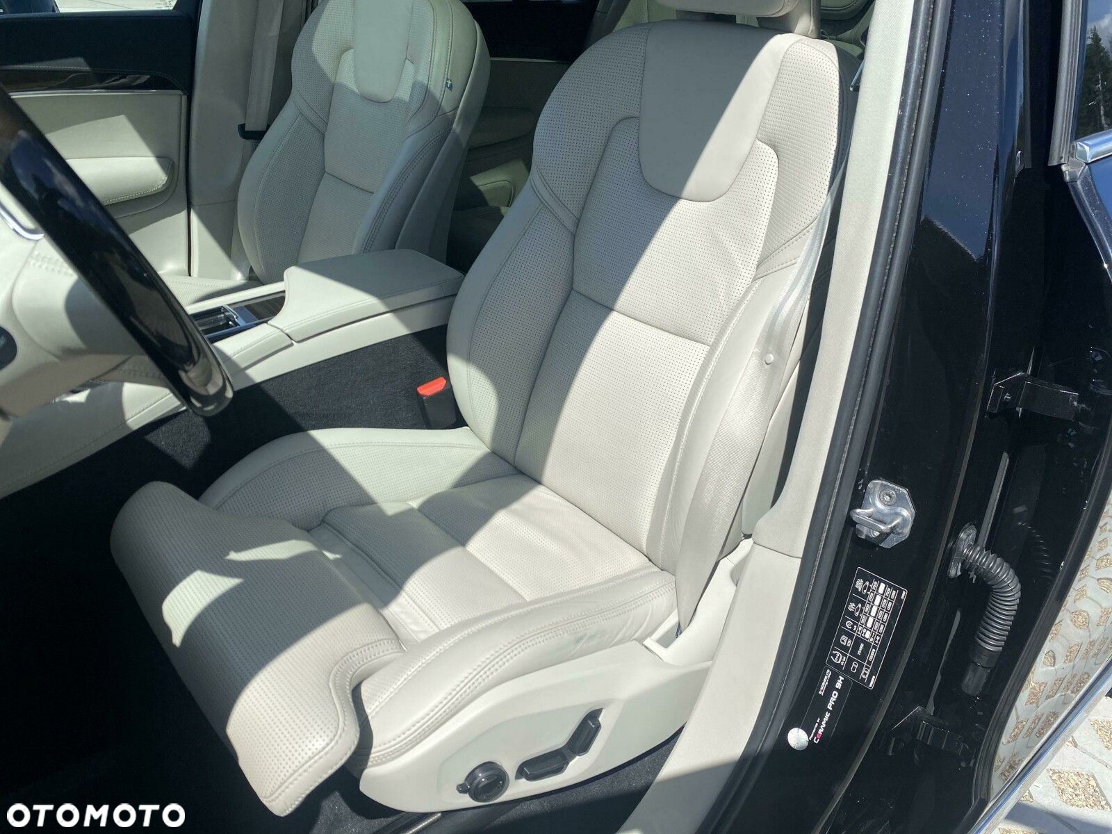 Volvo XC 90 - 9