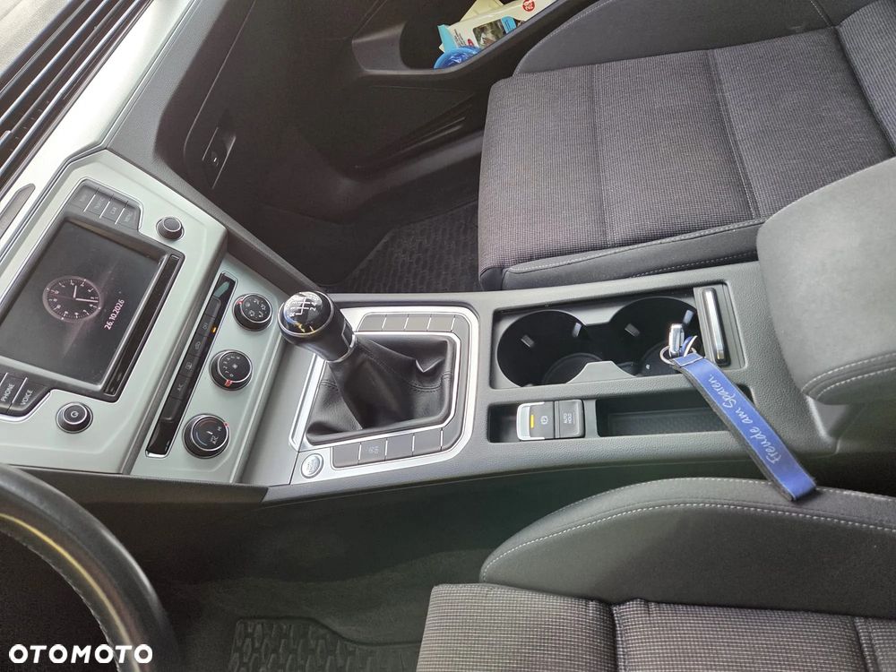 Volkswagen Passat - 13