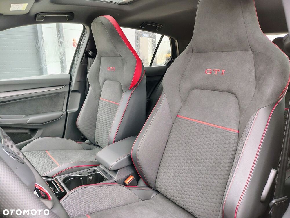 Volkswagen Golf - 22