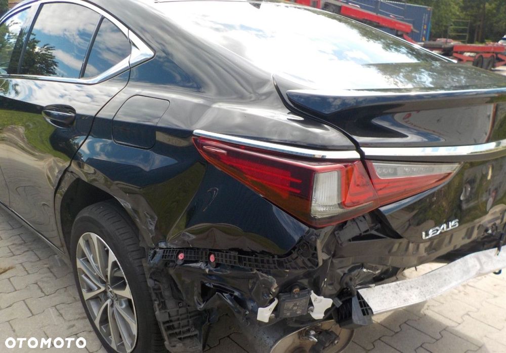 Lexus ES - 10