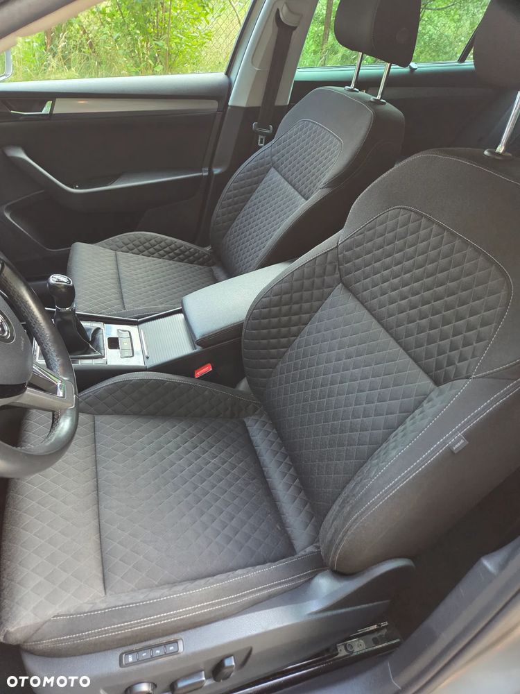 Skoda Superb 2.0 TDI Sportline - 13