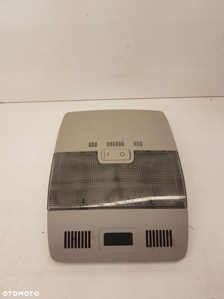 LAMPKA PODSUFITKI AUDI A3 8P 8P0947135F - 1