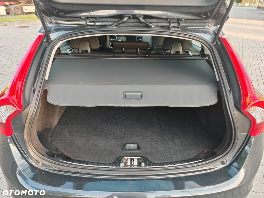 Volvo V60 D3 Momentum - 32