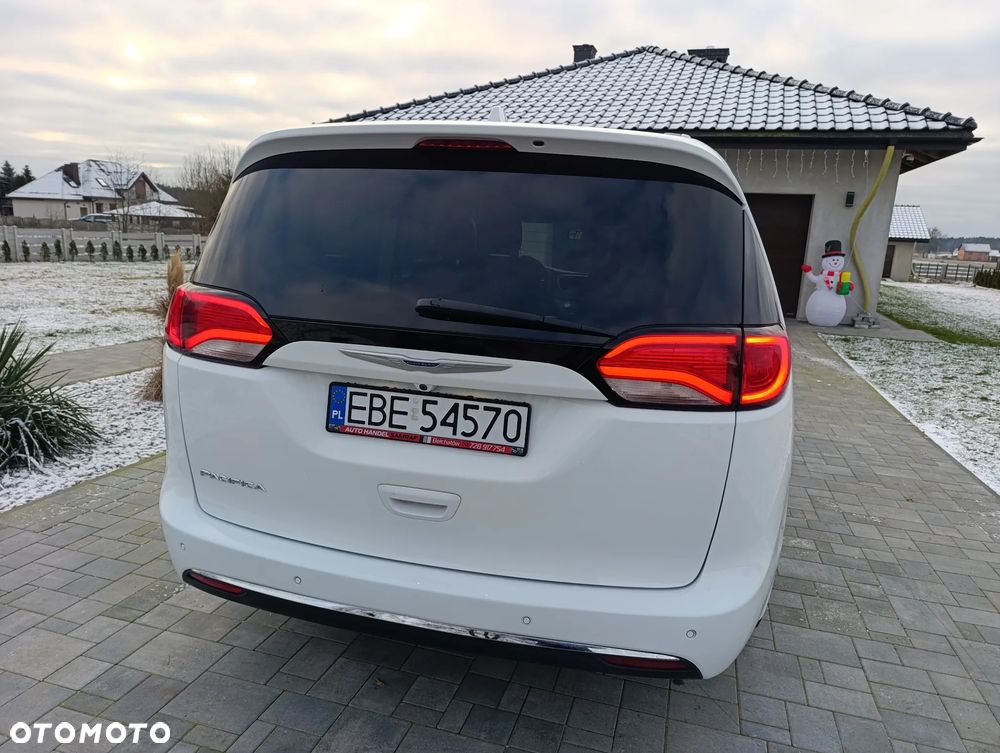 Chrysler Pacifica - 5