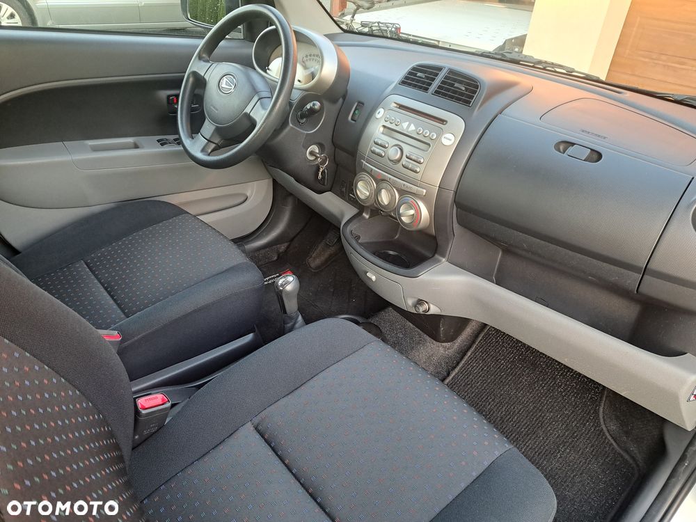Daihatsu Sirion 1.0 - 9