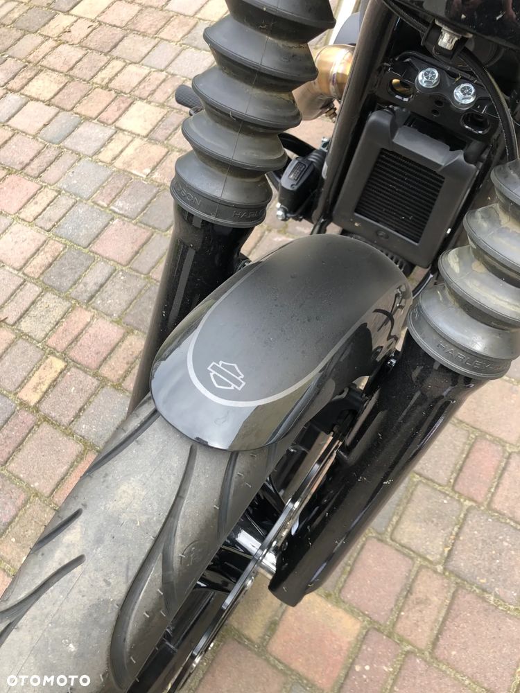 Harley-Davidson Softail Street Bob - 28