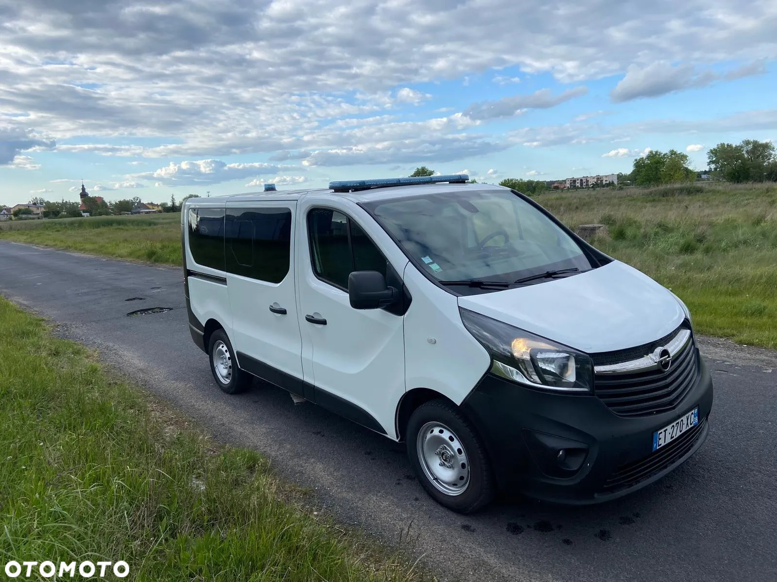 Opel Ambulans Karetka vivaro - 11