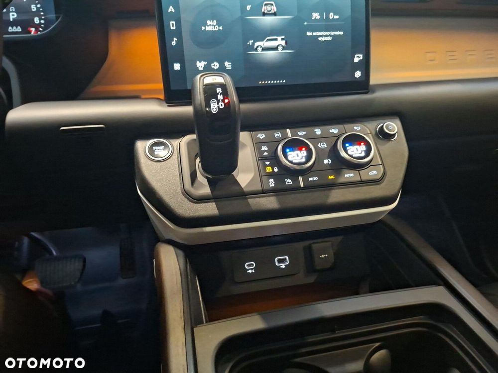Land Rover Defender - 16