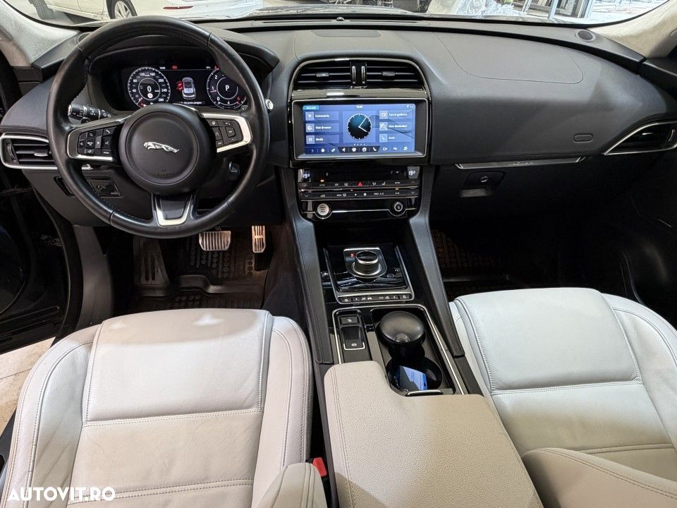 Jaguar F-Pace - 4