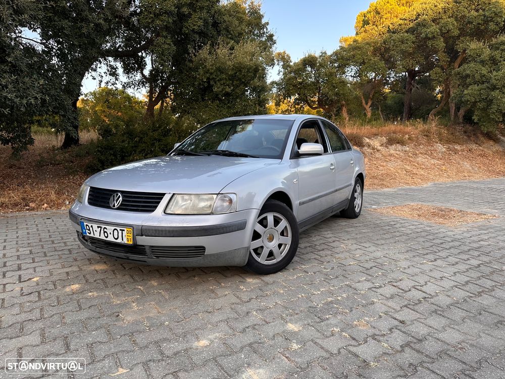 VW Passat 1.6 Confortline - 1