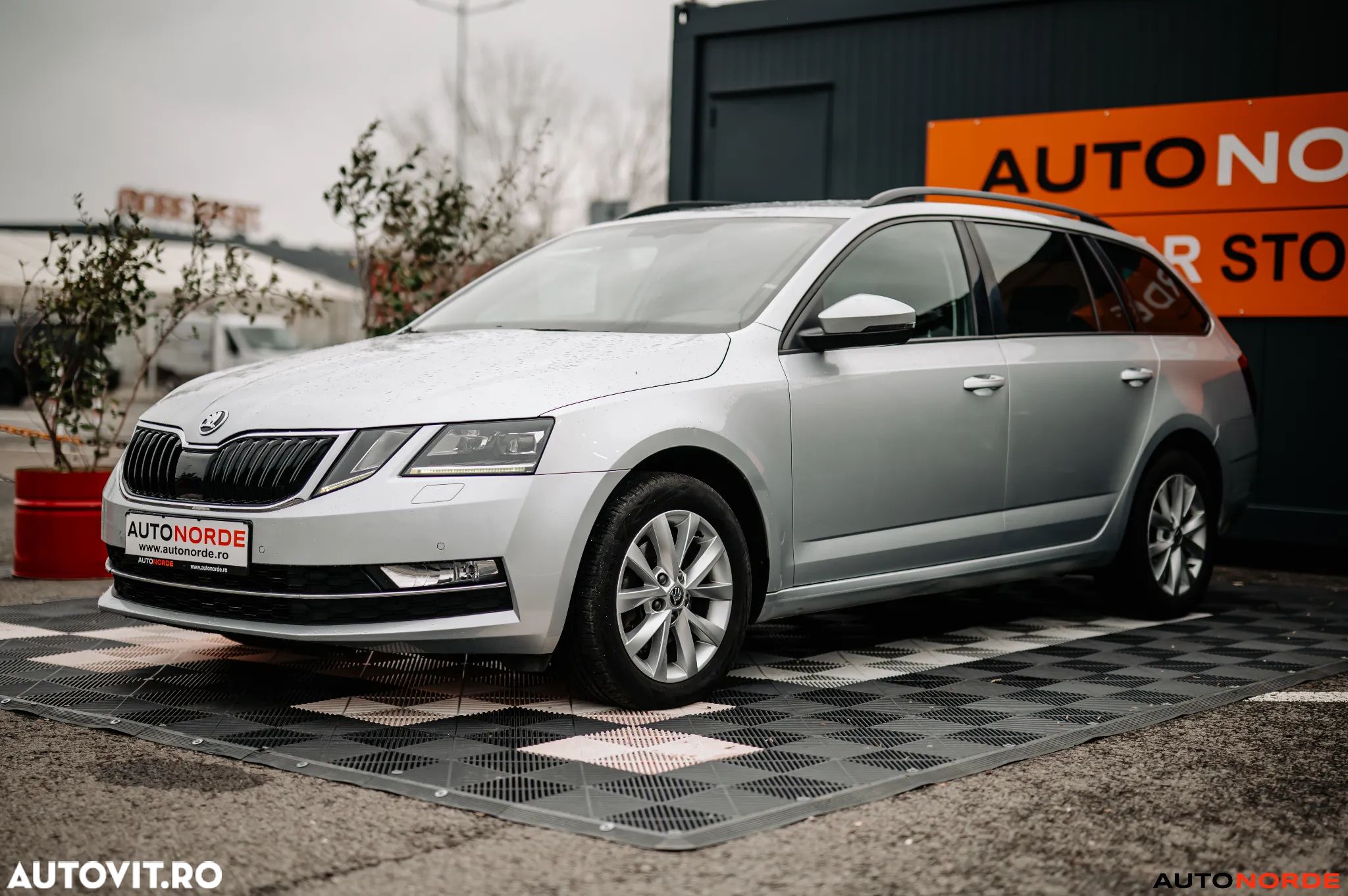 Skoda Octavia Combi Diesel 2.0 TDI DSG Style - 1