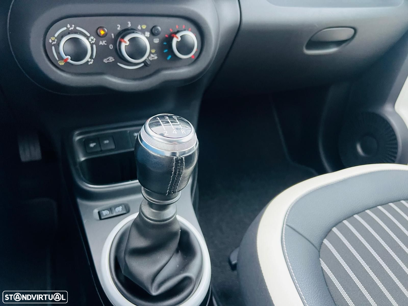 Renault Twingo 0.9 TCe Exclusive - 38