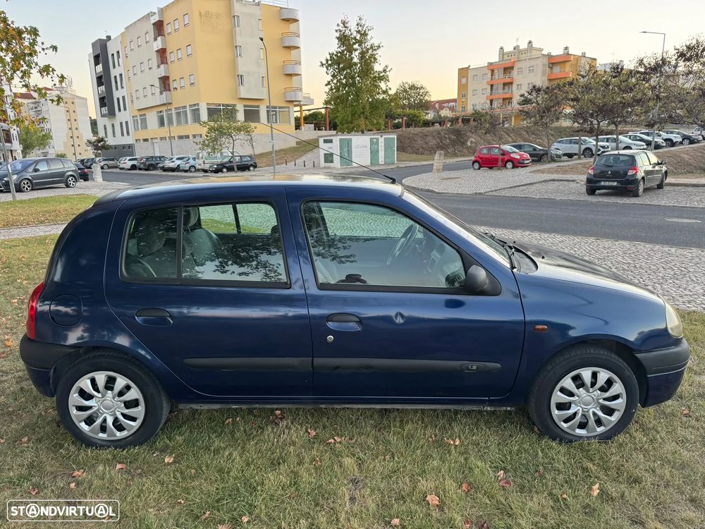 Renault Clio 1.2 RT - 8
