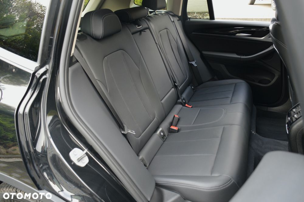 BMW X3 sDrive18d Business Edition sport - 27